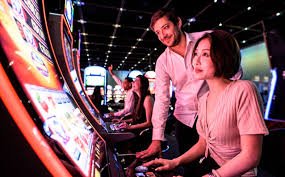 Interface taruhan Lightning Baccarat di aplikasi glow4d menunjukkan opsi Banker, Player, dan Tie